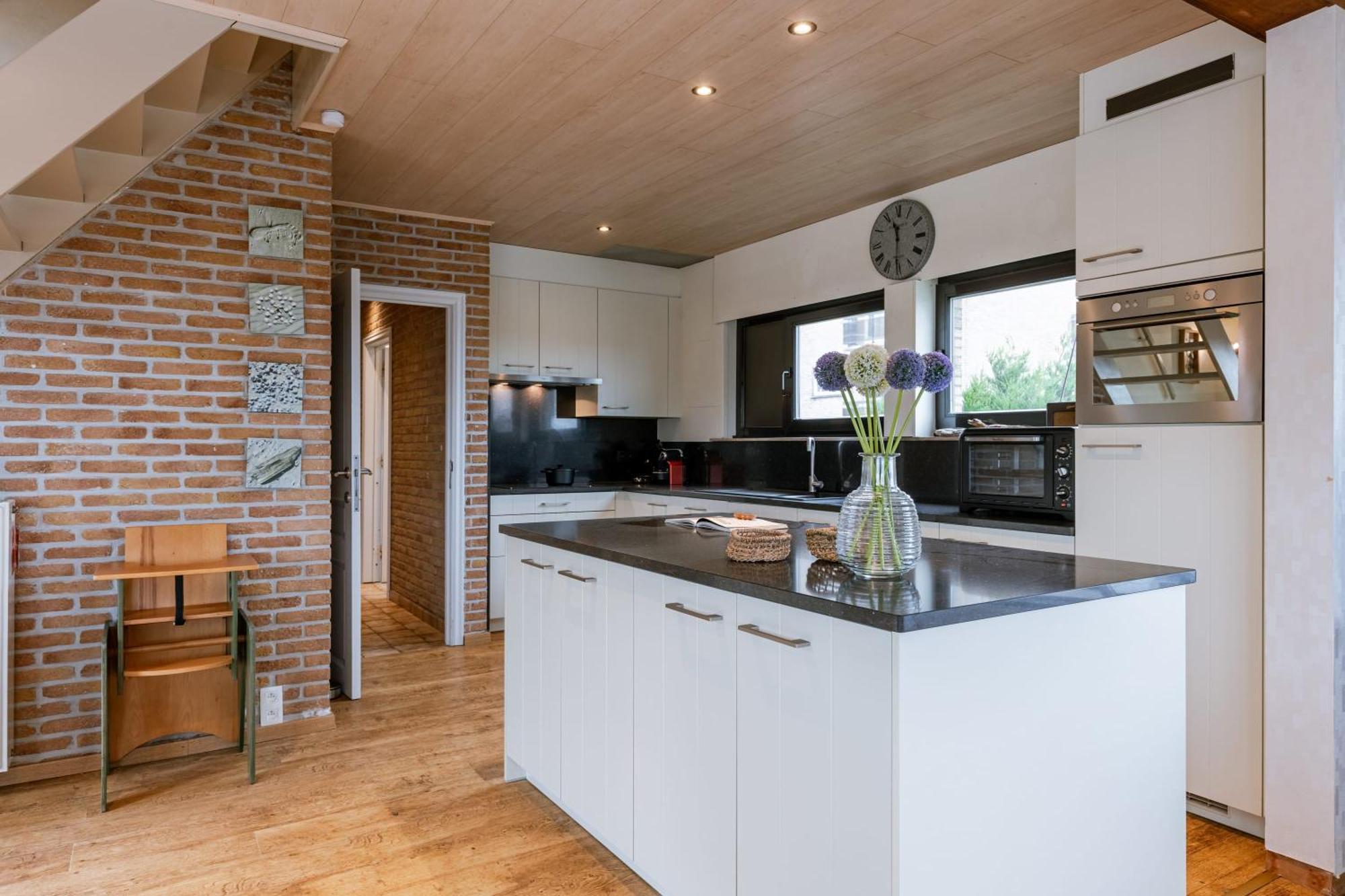 Apartment Huswell - Sunny & Stylish Beachside Retreat Ostend