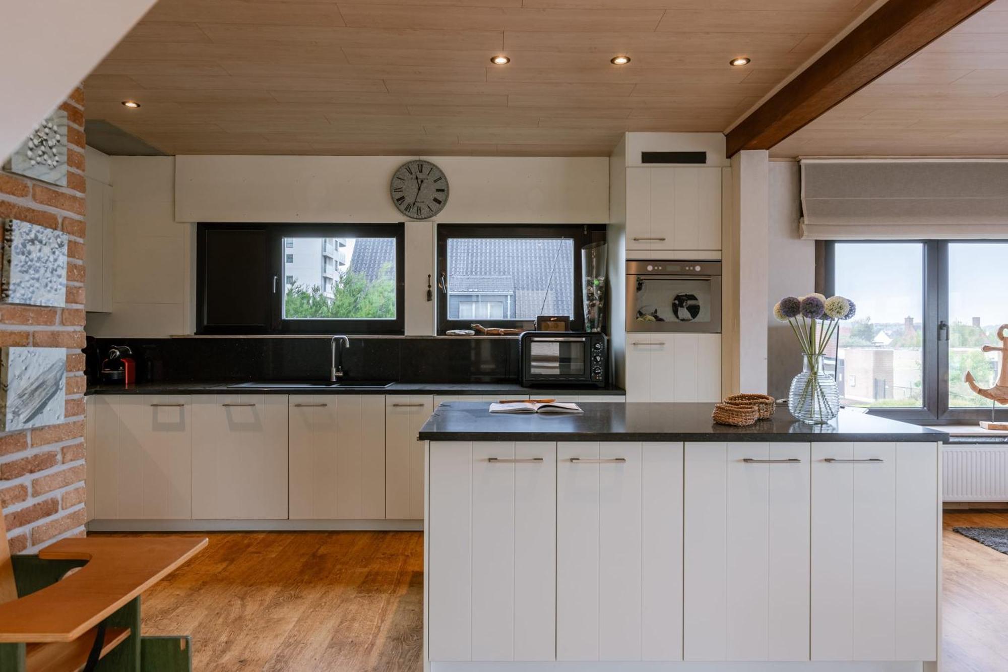 Huswell - Sunny & Stylish Beachside Retreat